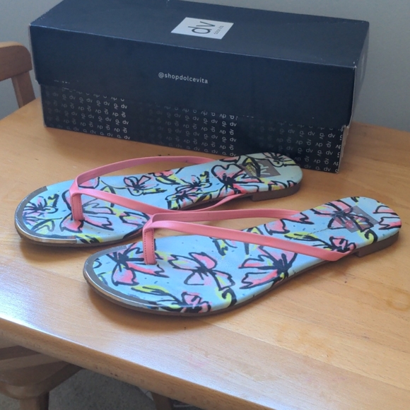 Dolce Vita flip flops - Picture 1 of 4